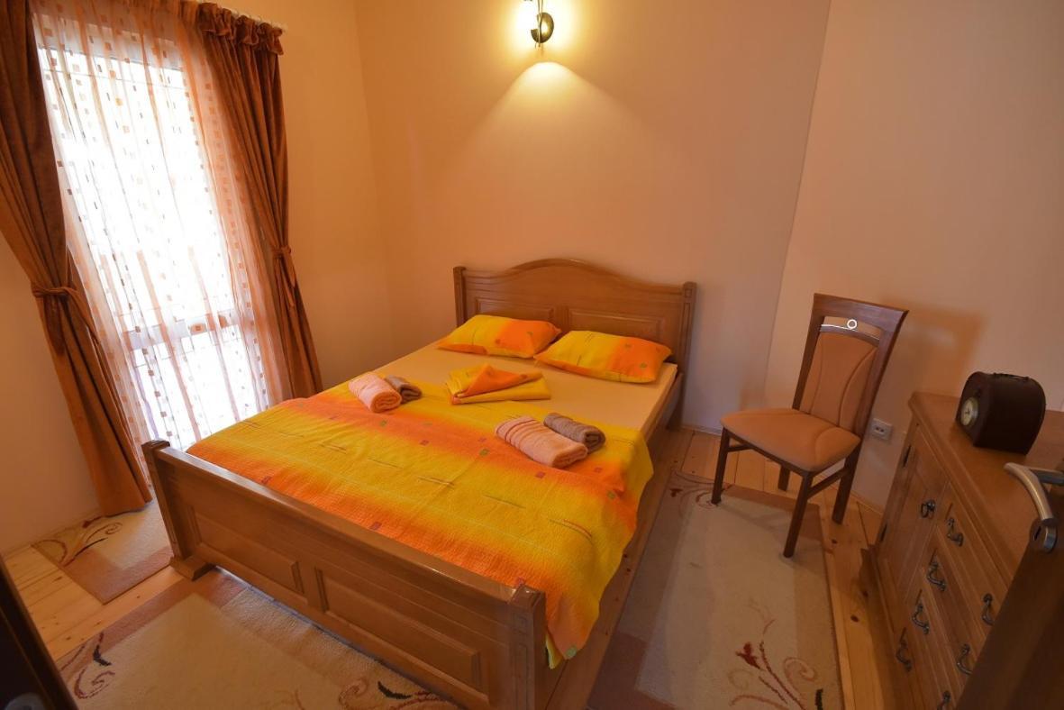 Apartments Popadic With Parking Herceg Novi Kamer foto