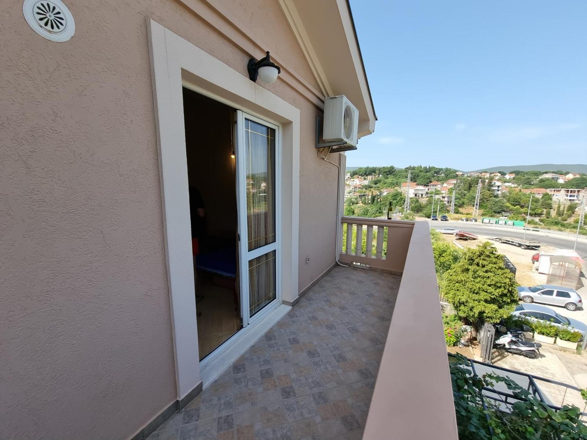 Apartments Popadic With Parking Herceg Novi Kamer foto