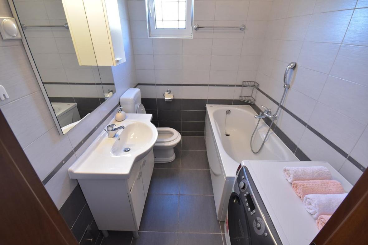 Apartments Popadic With Parking Herceg Novi Kamer foto